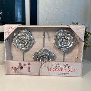 NIB 3 Piece Resin Flower Set Hooks In Silver
